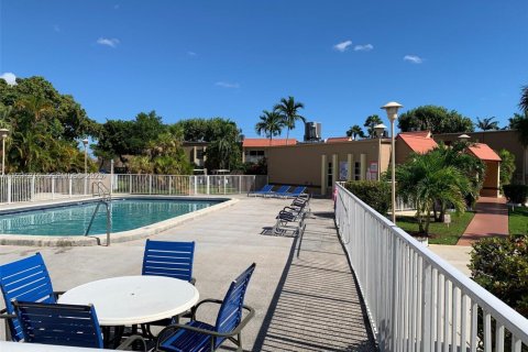 Снять в аренду кондоминиум в Дорал, Флорида 2 спальни, 96.62м2, № 1990881 - фото 16