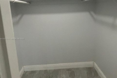 Снять в аренду кондоминиум в Дорал, Флорида 2 спальни, 96.62м2, № 1990881 - фото 13