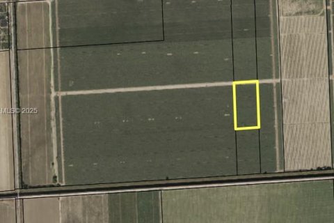 Propiedad comercial en venta en Miami, Florida № 1982694 - foto 1