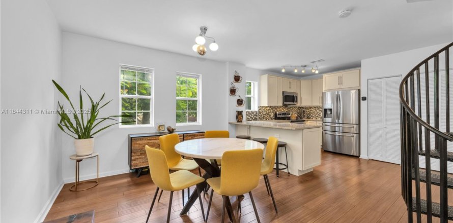 Condo à Miami, Floride, 2 chambres  № 1981437