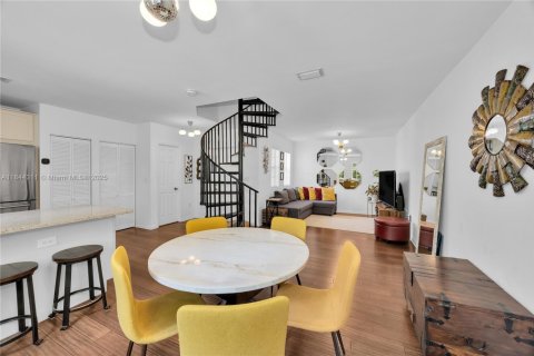 Copropriété à vendre à Miami, Floride: 2 chambres, 100.33 m2 № 1981437 - photo 2