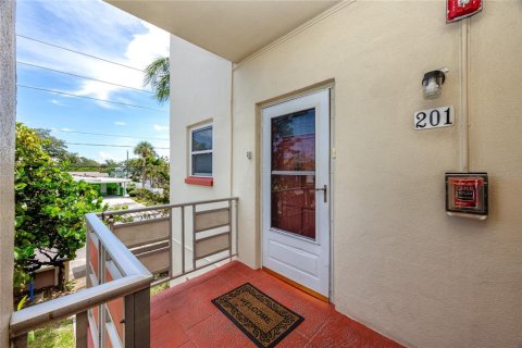 Condo in Gulfport, Florida, 2 bedrooms  № 2373498 - photo 3
