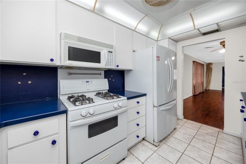 Condo in Gulfport, Florida, 2 bedrooms  № 2373498 - photo 15