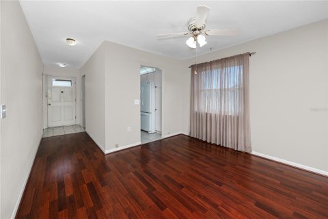 Condo in Gulfport, Florida, 2 bedrooms  № 2373498 - photo 4