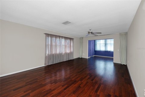 Condo in Gulfport, Florida, 2 bedrooms  № 2373498 - photo 5