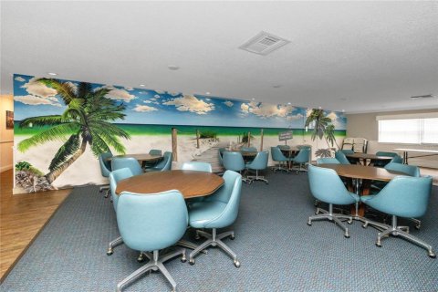 Condo in Gulfport, Florida, 2 bedrooms  № 2373498 - photo 30