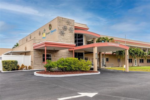 Condo in Gulfport, Florida, 2 bedrooms  № 2373498 - photo 26