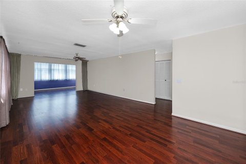 Condo in Gulfport, Florida, 2 bedrooms  № 2373498 - photo 7