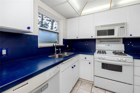 Condo in Gulfport, Florida, 2 bedrooms  № 2373498 - photo 14