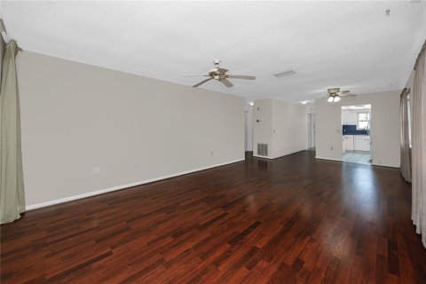 Condo in Gulfport, Florida, 2 bedrooms  № 2373498 - photo 6