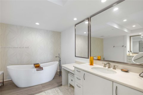 Купить кондоминиум в Майами, Флорида 4 спальни, 317.26м2, № 1774335 - фото 18
