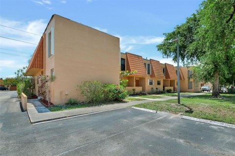 Condominio en venta en Pembroke Pines, Florida, 3 dormitorios, 136.75 m2 № 1742461 - foto 26