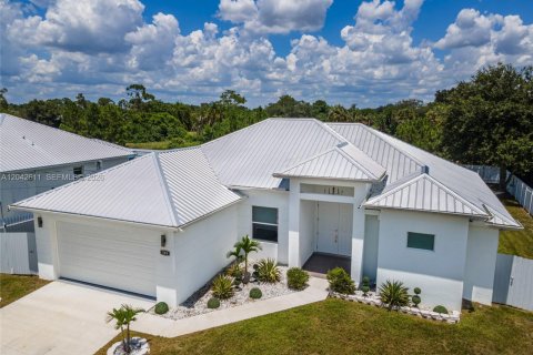 House in Lehigh Acres, Florida 3 bedrooms, 152.73 sq.m. № 2263277 - photo 5