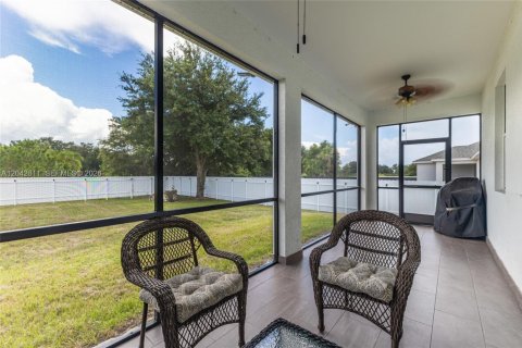 House in Lehigh Acres, Florida 3 bedrooms, 152.73 sq.m. № 2263277 - photo 17