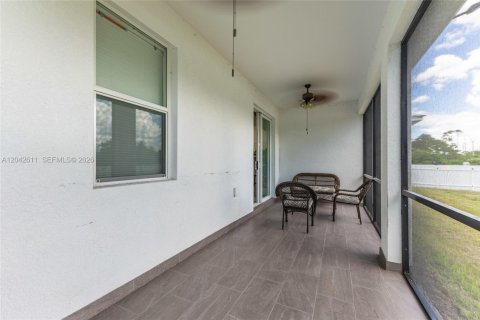 House in Lehigh Acres, Florida 3 bedrooms, 152.73 sq.m. № 2263277 - photo 18