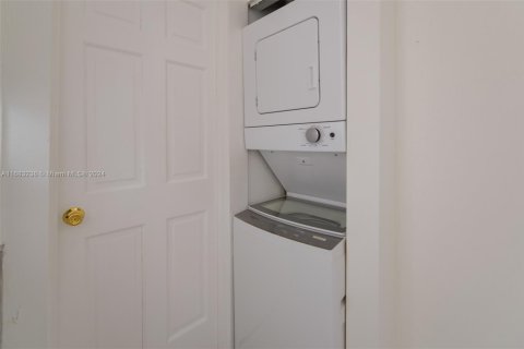Condominio en venta en Miami Beach, Florida, 1 dormitorio, 48.77 m2 № 1868472 - foto 14