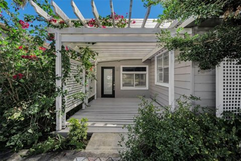 Villa ou maison à Tarpon Springs, Floride 3 chambres, 109.62 m2 № 2152343