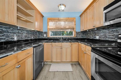 Villa ou maison à louer à Tarpon Springs, Floride: 3 chambres, 109.62 m2 № 2152343 - photo 7