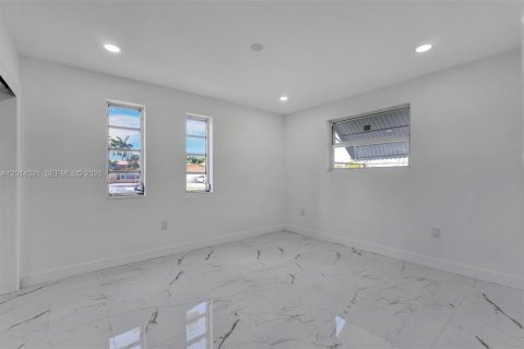 House in Miami Gardens, Florida 3 bedrooms, 198.63 sq.m. № 2076099 - photo 20