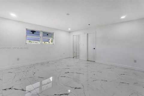 House in Miami Gardens, Florida 3 bedrooms, 198.63 sq.m. № 2076099 - photo 14