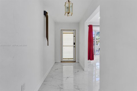House in Miami Gardens, Florida 3 bedrooms, 198.63 sq.m. № 2076099 - photo 7