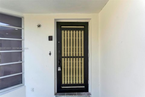 House in Miami Gardens, Florida 3 bedrooms, 198.63 sq.m. № 2076099 - photo 6