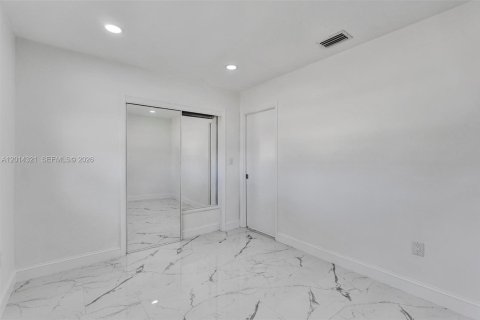 House in Miami Gardens, Florida 3 bedrooms, 198.63 sq.m. № 2076099 - photo 24