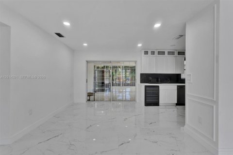 House in Miami Gardens, Florida 3 bedrooms, 198.63 sq.m. № 2076099 - photo 30