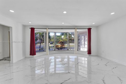 House in Miami Gardens, Florida 3 bedrooms, 198.63 sq.m. № 2076099 - photo 25