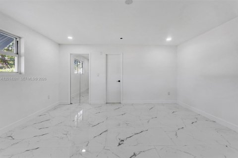 House in Miami Gardens, Florida 3 bedrooms, 198.63 sq.m. № 2076099 - photo 13