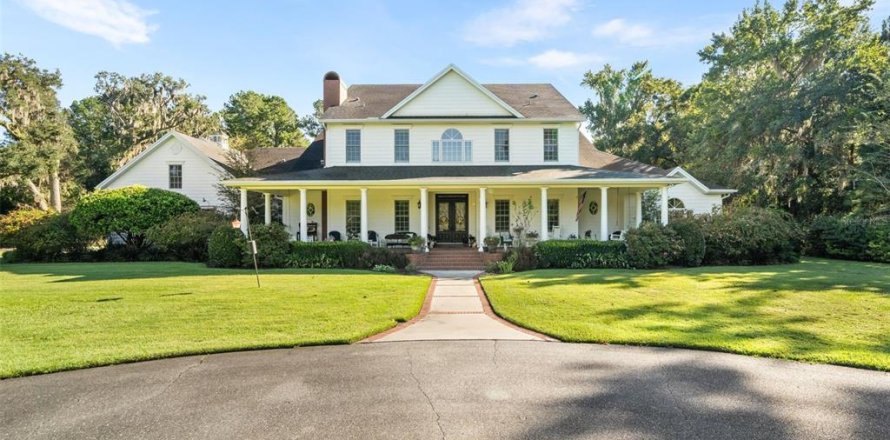 House in Gainesville, Florida 4 bedrooms, 541.9 sq.m. № 2419171