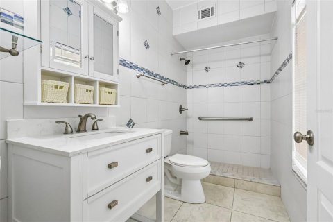 Villa ou maison à louer à Orlando, Floride: 5 chambres, 377.09 m2 № 2277086 - photo 12