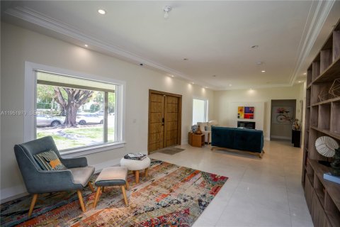 House in Miami Beach, Florida 4 bedrooms, 275.36 sq.m. № 2010664 - photo 18