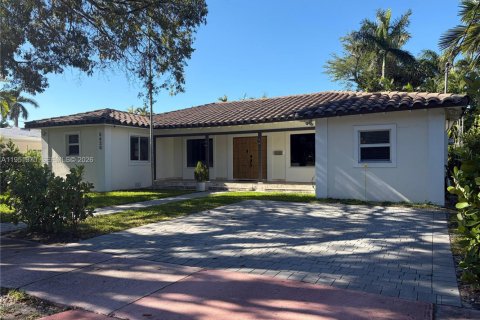House in Miami Beach, Florida 4 bedrooms, 275.36 sq.m. № 2010664