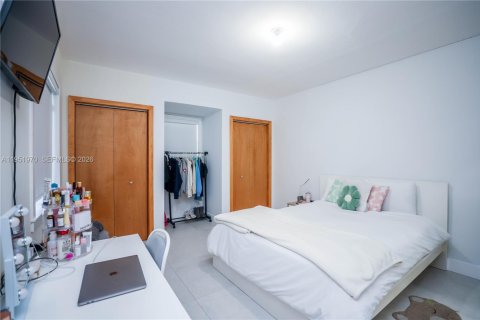 House in Miami Beach, Florida 4 bedrooms, 275.36 sq.m. № 2010664 - photo 22