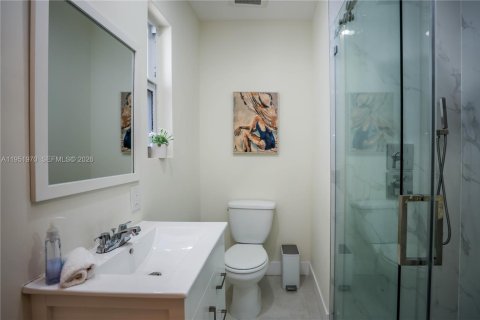 House in Miami Beach, Florida 4 bedrooms, 275.36 sq.m. № 2010664 - photo 24