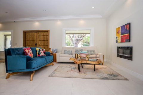 House in Miami Beach, Florida 4 bedrooms, 275.36 sq.m. № 2010664 - photo 2