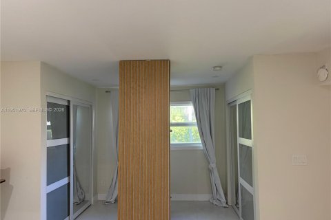 House in Miami Beach, Florida 4 bedrooms, 275.36 sq.m. № 2010664 - photo 29