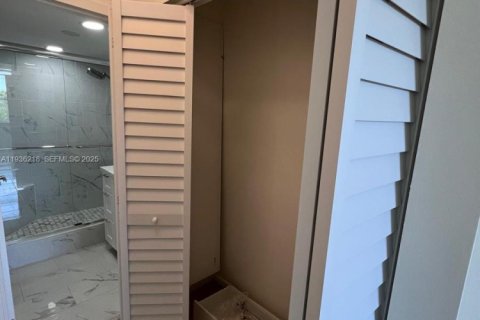 Copropriété à louer à North Miami Beach, Floride: 1 chambre, 75.07 m2 № 1994257 - photo 9