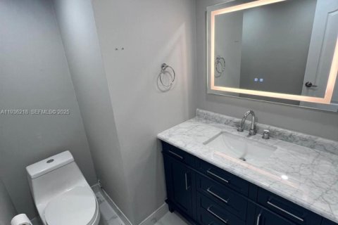 Copropriété à louer à North Miami Beach, Floride: 1 chambre, 75.07 m2 № 1994257 - photo 22
