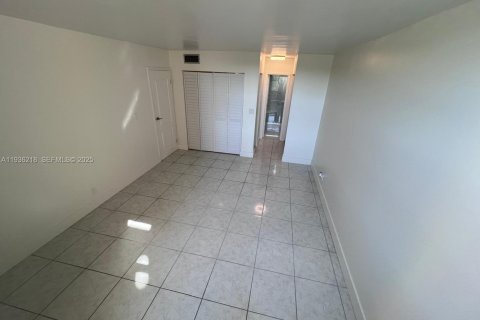 Copropriété à louer à North Miami Beach, Floride: 1 chambre, 75.07 m2 № 1994257 - photo 6