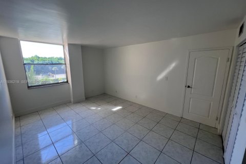 Copropriété à louer à North Miami Beach, Floride: 1 chambre, 75.07 m2 № 1994257 - photo 12