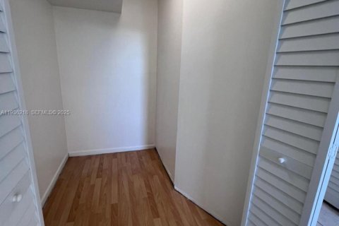 Copropriété à louer à North Miami Beach, Floride: 1 chambre, 75.07 m2 № 1994257 - photo 10
