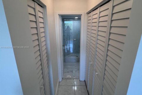 Copropriété à louer à North Miami Beach, Floride: 1 chambre, 75.07 m2 № 1994257 - photo 8