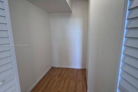 Copropriété à louer à North Miami Beach, Floride: 1 chambre, 75.07 m2 № 1994257 - photo 20