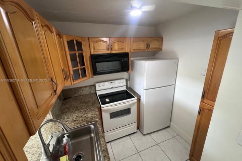 Copropriété à louer à North Miami Beach, Floride: 1 chambre, 75.07 m2 № 1994257 - photo 24