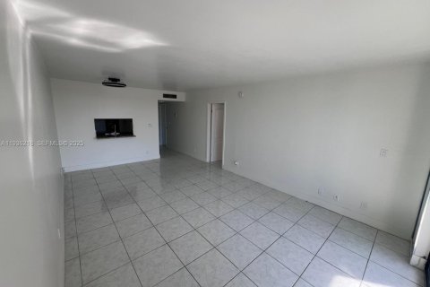 Copropriété à louer à North Miami Beach, Floride: 1 chambre, 75.07 m2 № 1994257 - photo 27
