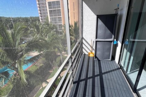 Copropriété à louer à North Miami Beach, Floride: 1 chambre, 75.07 m2 № 1994257 - photo 4