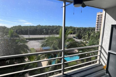 Copropriété à louer à North Miami Beach, Floride: 1 chambre, 75.07 m2 № 1994257 - photo 28