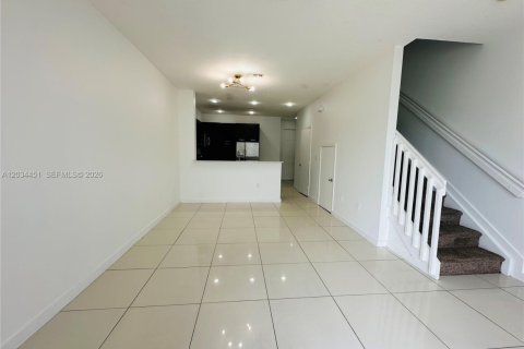Touwnhouse à vendre à Lauderhill, Floride: 2 chambres, 104.05 m2 № 2084217 - photo 4